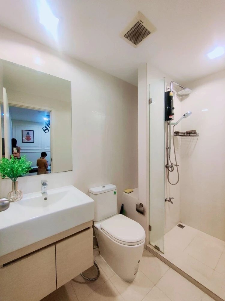 For rent: Metro Luxe Kaset. Beautifully decorated and very livable. Fully equipped with electrical appliances. Don't miss it or you'll regret it.