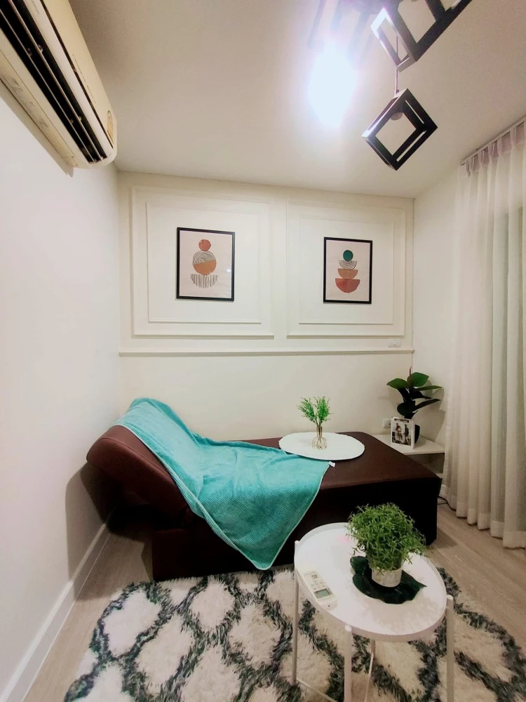 For rent: Metro Luxe Kaset. Beautifully decorated and very livable. Fully equipped with electrical appliances. Don't miss it or you'll regret it.