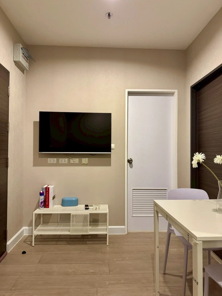 For rent: Metro Sky Prachachuen, 2nd floor, fully furnished and equipped with electrical appliances. Interested? Reserve now!