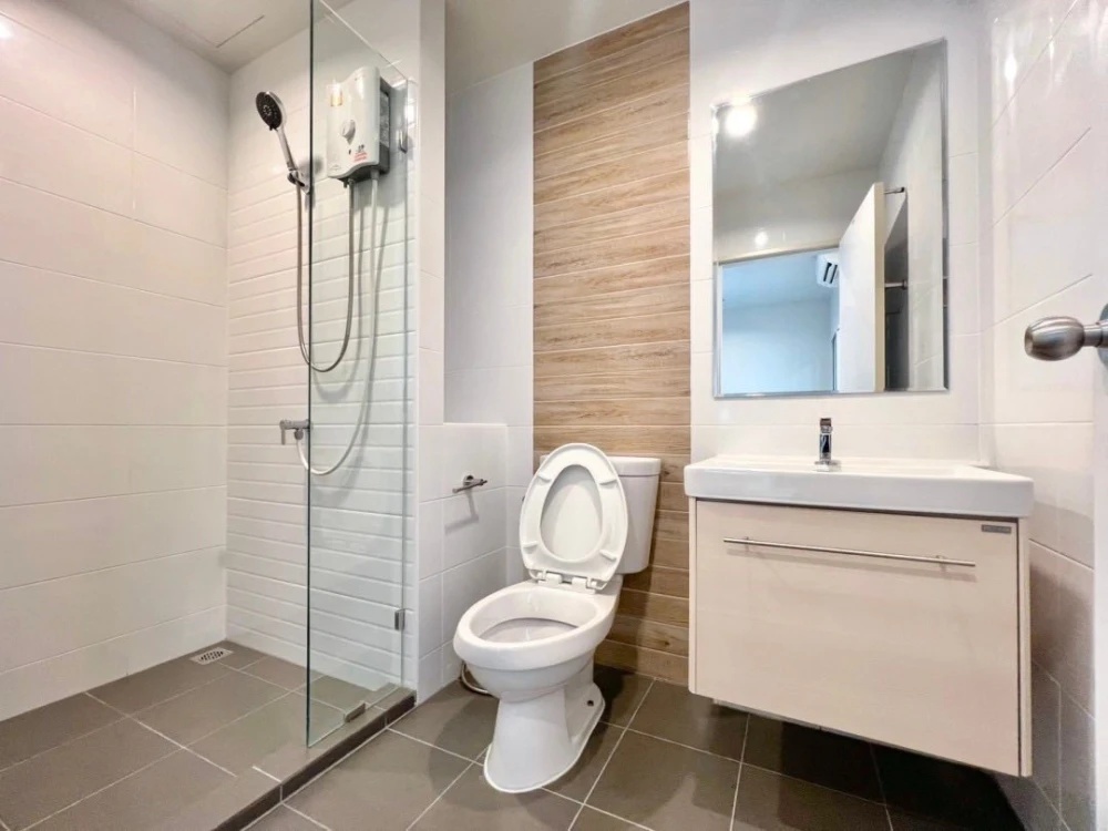 For rent: Metro Sky Wutthakat, 22nd floor, very high, very breezy, fully furnished. You'll regret it if you miss out.