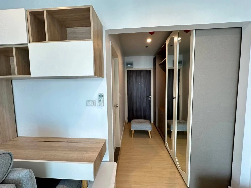 For rent: Metro Sky Wutthakat, very large unit, 3 bedrooms, 2 bathrooms, fully furnished and equipped with appliances.