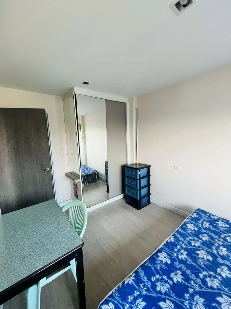 For rent: MetroLux Phahonyothin-Sutthisan, Building A, 8th floor, unit overlooking the building's rooftop garden. Great view. Book now!
