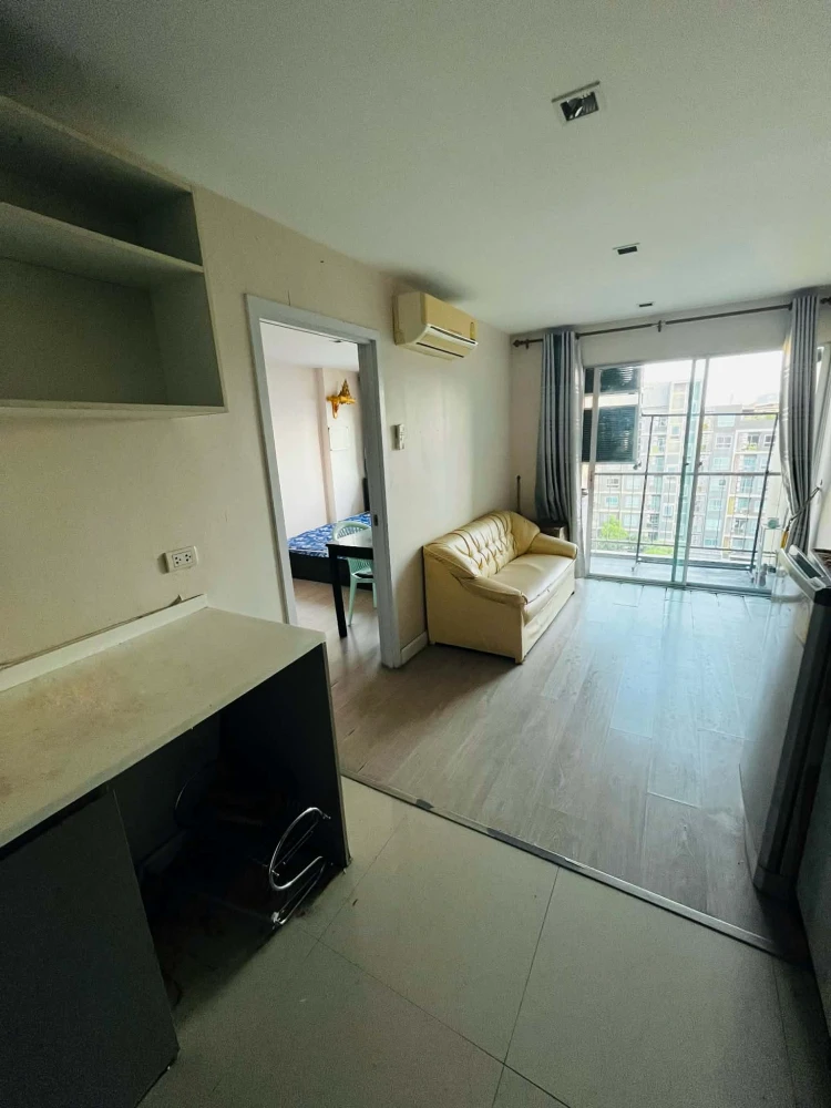 For rent: MetroLux Phahonyothin-Sutthisan, Building A, 8th floor, unit overlooking the building's rooftop garden. Great view. Book now!