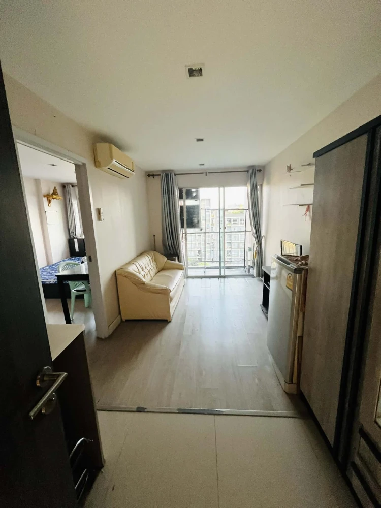 For rent: MetroLux Phahonyothin-Sutthisan, Building A, 8th floor, unit overlooking the building's rooftop garden. Great view. Book now!