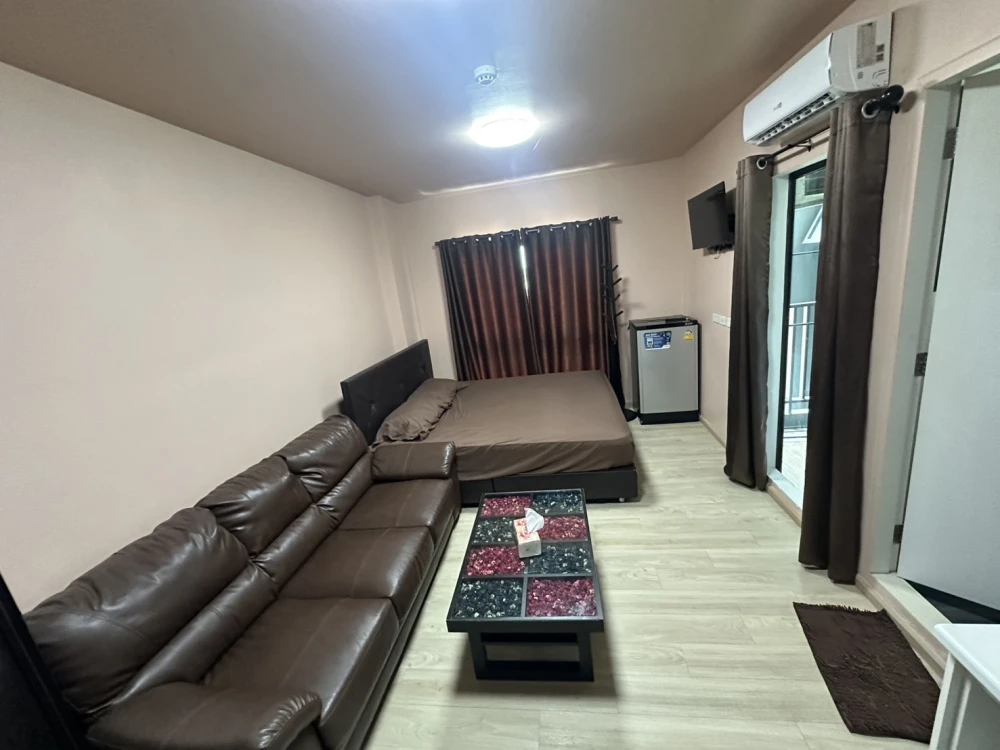 For rent, cool and comfortable, Condo Lat Phrao 122, 5th floor, studio room, fully furnished and equipped with appliances. Must arrange.