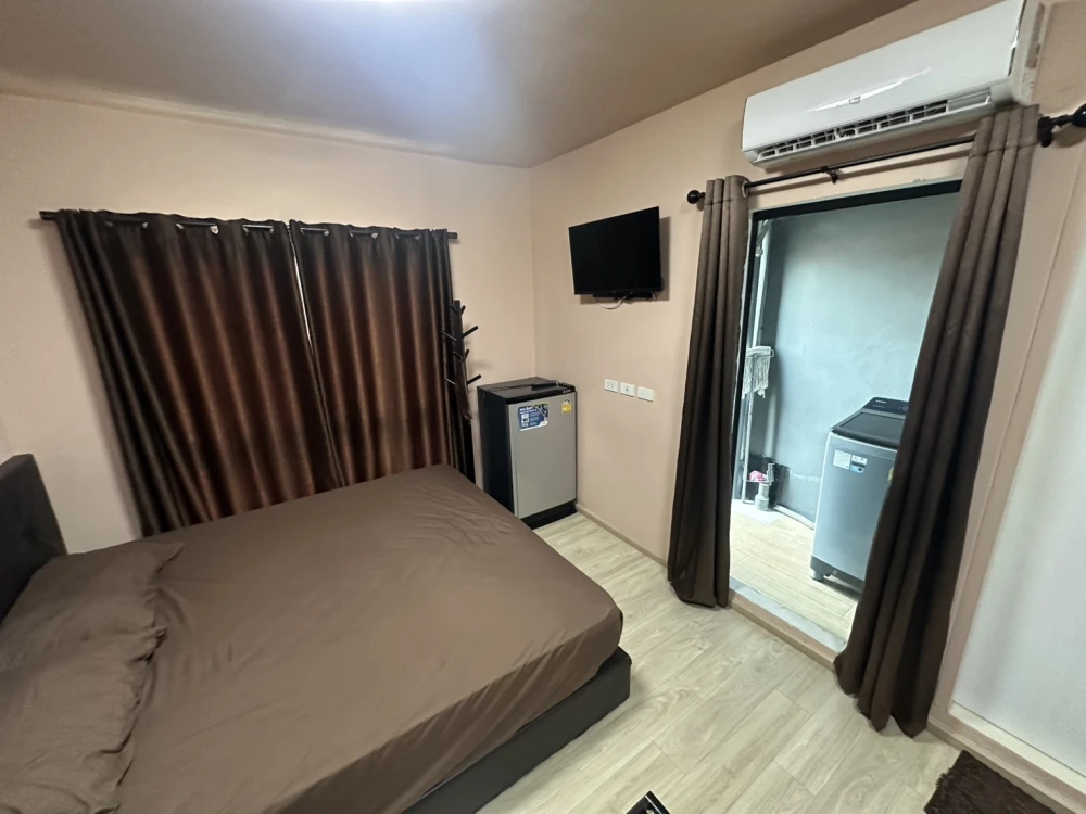 For rent, cool and comfortable, Condo Lat Phrao 122, 5th floor, studio room, fully furnished and equipped with appliances. Must arrange.