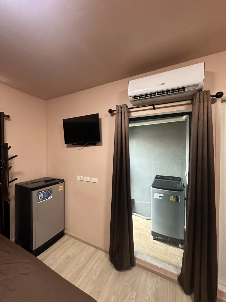 For rent, cool and comfortable, Condo Lat Phrao 122, 5th floor, studio room, fully furnished and equipped with appliances. Must arrange.