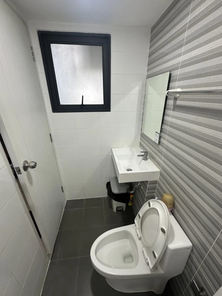 For rent, cool and comfortable, Condo Lat Phrao 122, 5th floor, studio room, fully furnished and equipped with appliances. Must arrange.