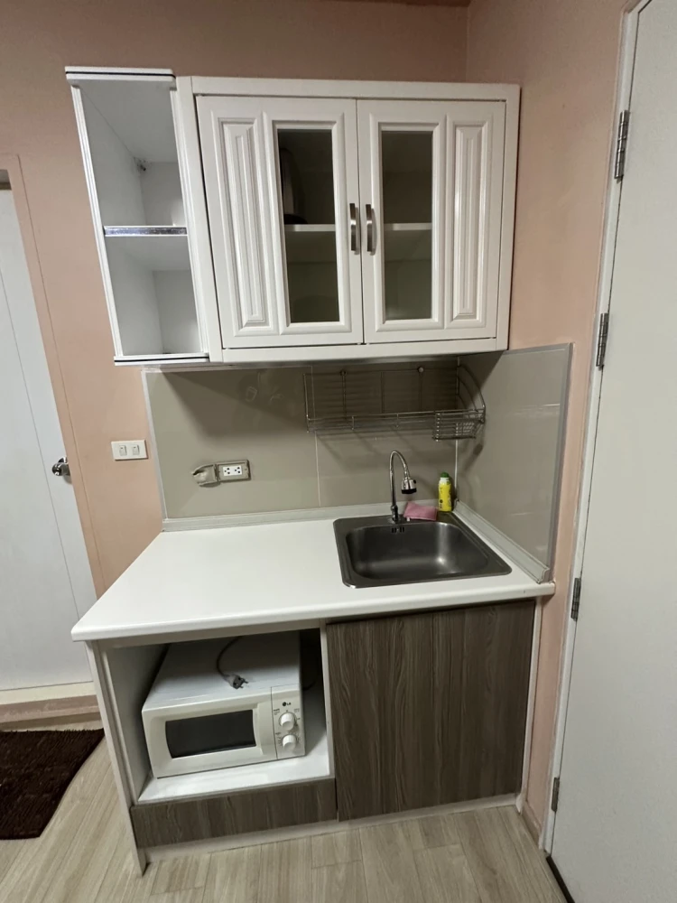 For rent, cool and comfortable, Condo Lat Phrao 122, 5th floor, studio room, fully furnished and equipped with appliances. Must arrange.