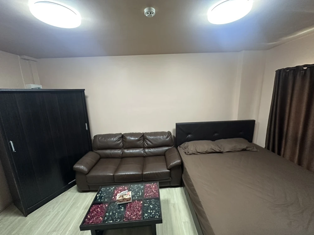 For rent, cool and comfortable, Condo Lat Phrao 122, 5th floor, studio room, fully furnished and equipped with appliances. Must arrange.