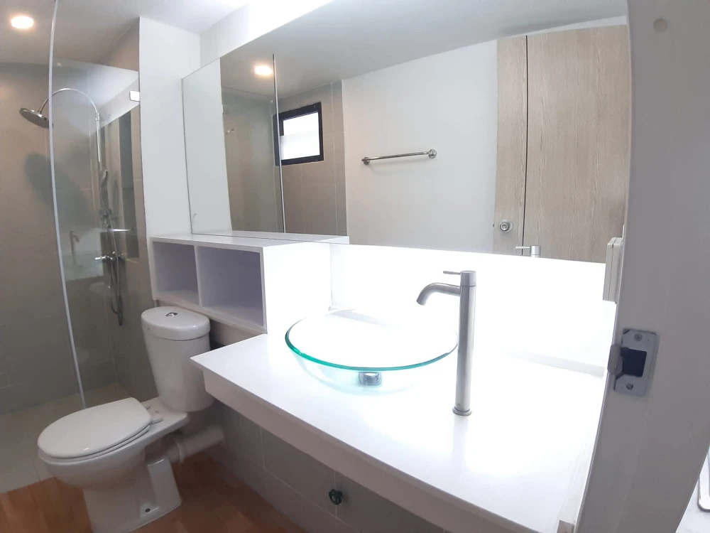 For rent: Level Condominium, spacious room, clean, good atmosphere, not crowded, private, convenient transportation, reserve now.