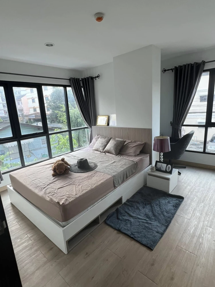 For rent: Wela Dee Residence, has windows on 2 corners, bright and airy room, comfortable and not cramped, don't miss it.