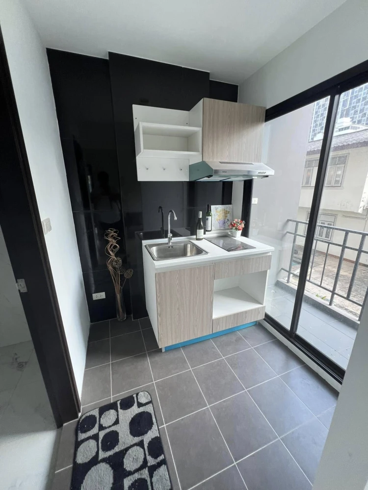 For rent: Wela Dee Residence, has windows on 2 corners, bright and airy room, comfortable and not cramped, don't miss it.