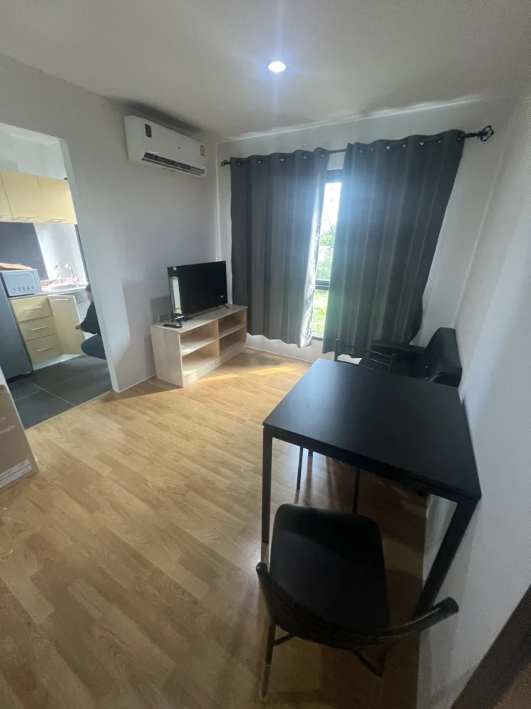 For rent: Wela Dee Residence, has windows on 2 corners, bright and airy room, comfortable and not cramped, don't miss it.