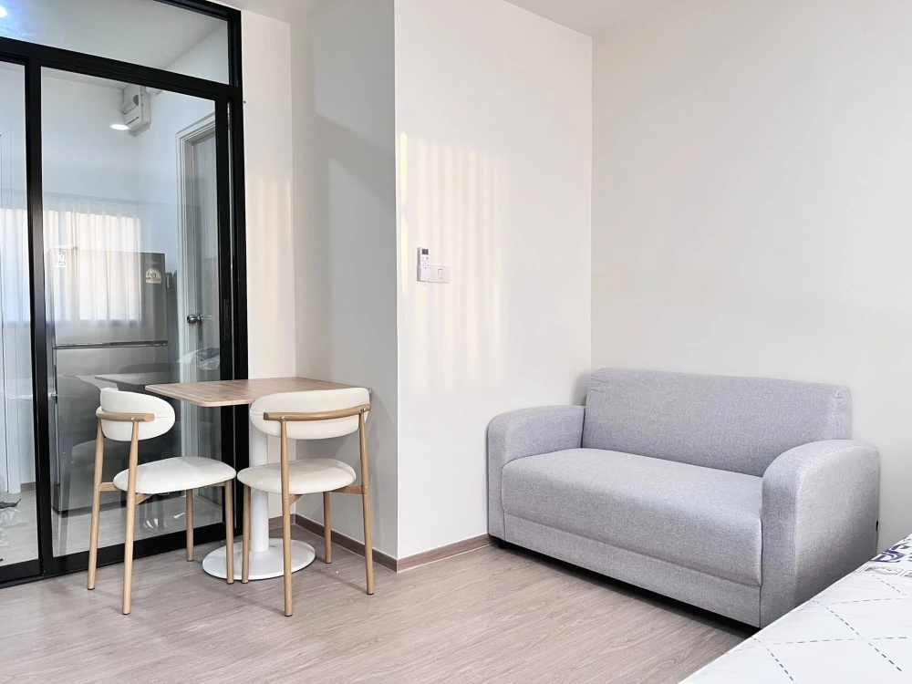 For rent: Vela Ramkhamhaeng 186, Studio room, 4th floor, fully furnished and equipped with appliances. Don't miss out!