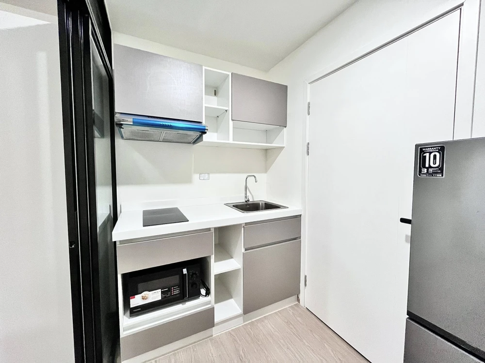 For rent: Vela Ramkhamhaeng 186, Studio room, 4th floor, fully furnished and equipped with appliances. Don't miss out!