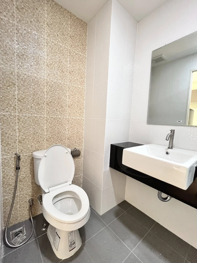 For rent: Vela Ramkhamhaeng 186, Studio room, 4th floor, fully furnished and equipped with appliances. Don't miss out!