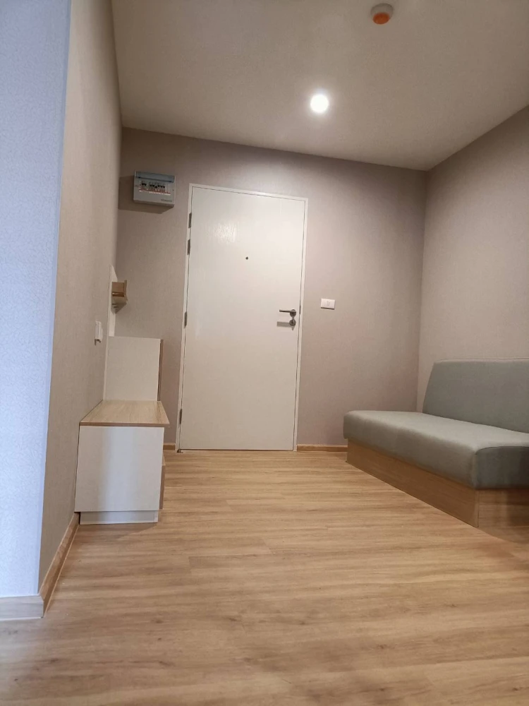 For rent: Sena Kit Chalongkrung-Ladkrabang. Wallpaper throughout, partitioned room layout, ready to move in.
