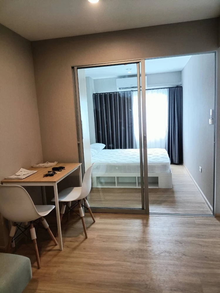 For rent: Sena Kit Chalongkrung-Ladkrabang. Wallpaper throughout, partitioned room layout, ready to move in.