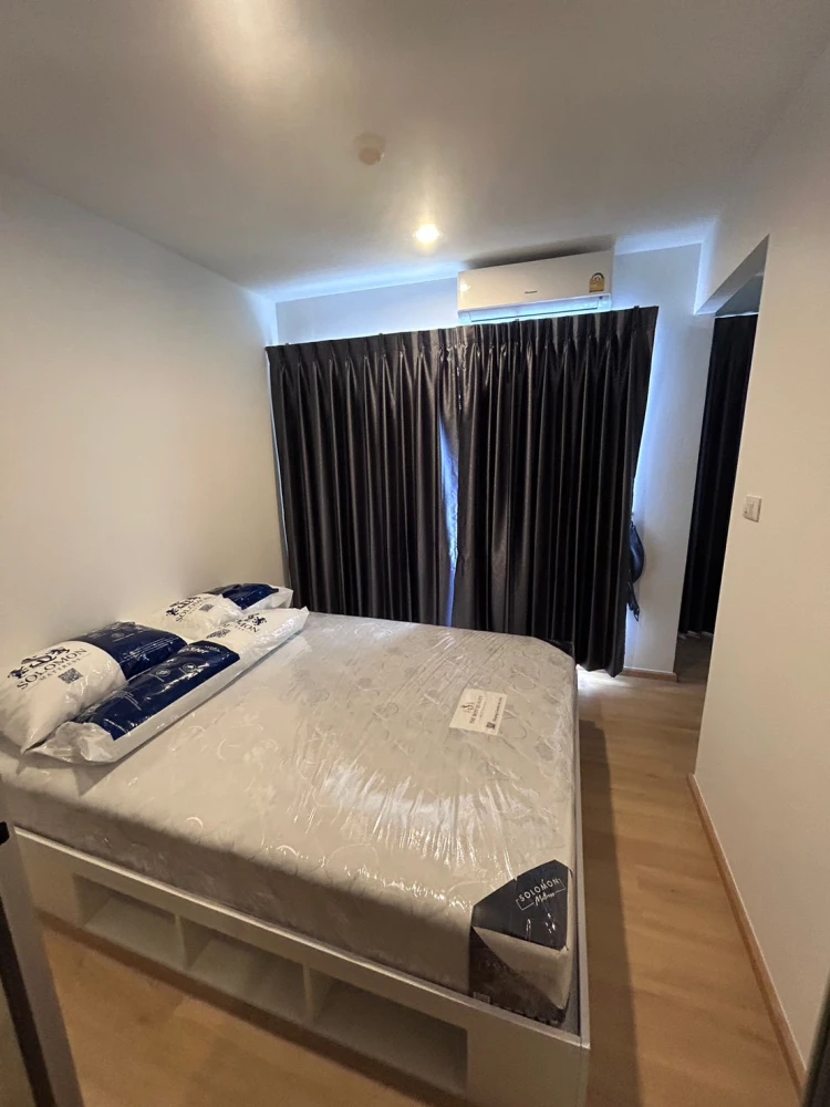 For rent: Sena Kit Chalongkrung-Lat Krabang, Building B, 2nd floor, room near the elevator, has a walk-in closet that can hold a lot of stuff. Don't m