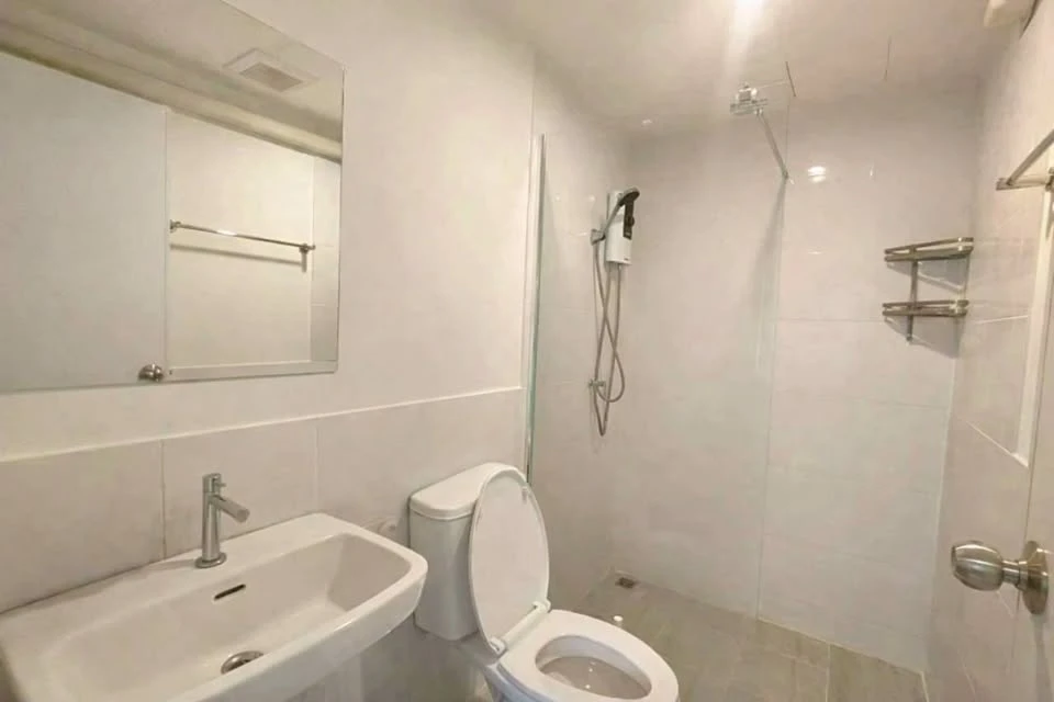 For rent: Sena Kit Chalongkrung-Ladkrabang, Building D, 4th floor, Phase 2. Garden view, pleasant atmosphere, very livable. Book now!
