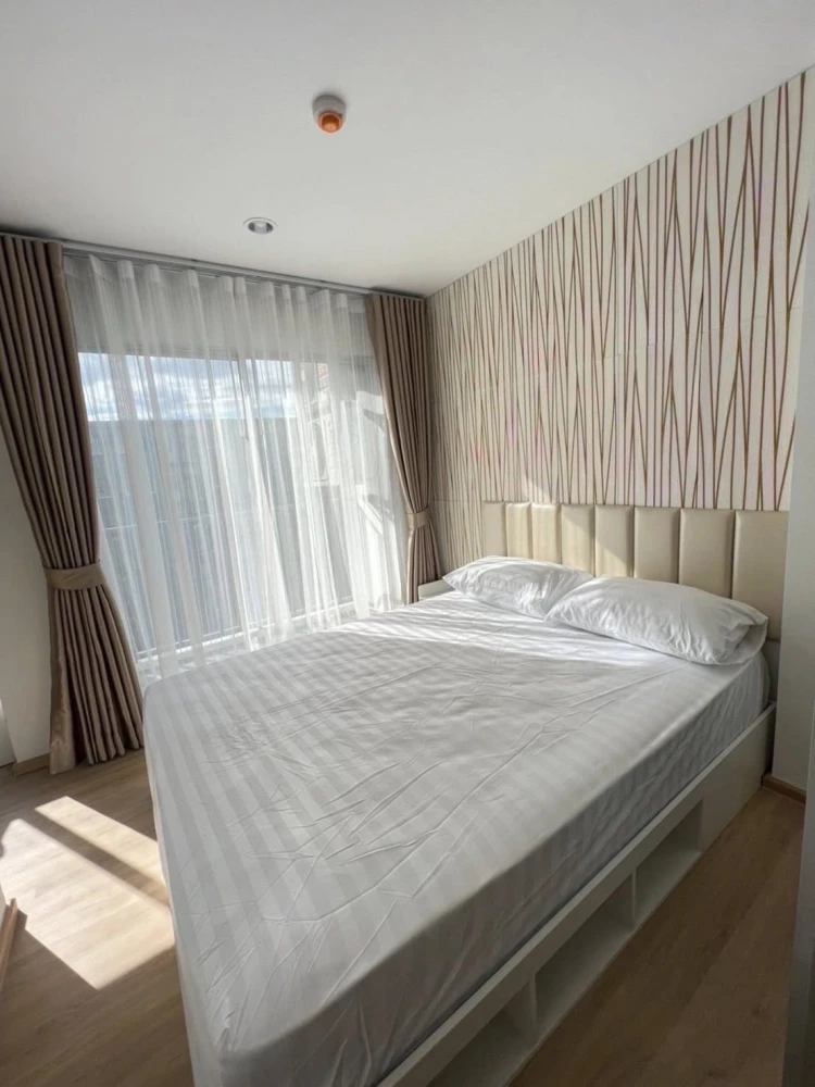 For rent: Sena Kit Chalongkrung-Lat Krabang, decorated with beautiful wallpaper, large wardrobe, comfortable bed