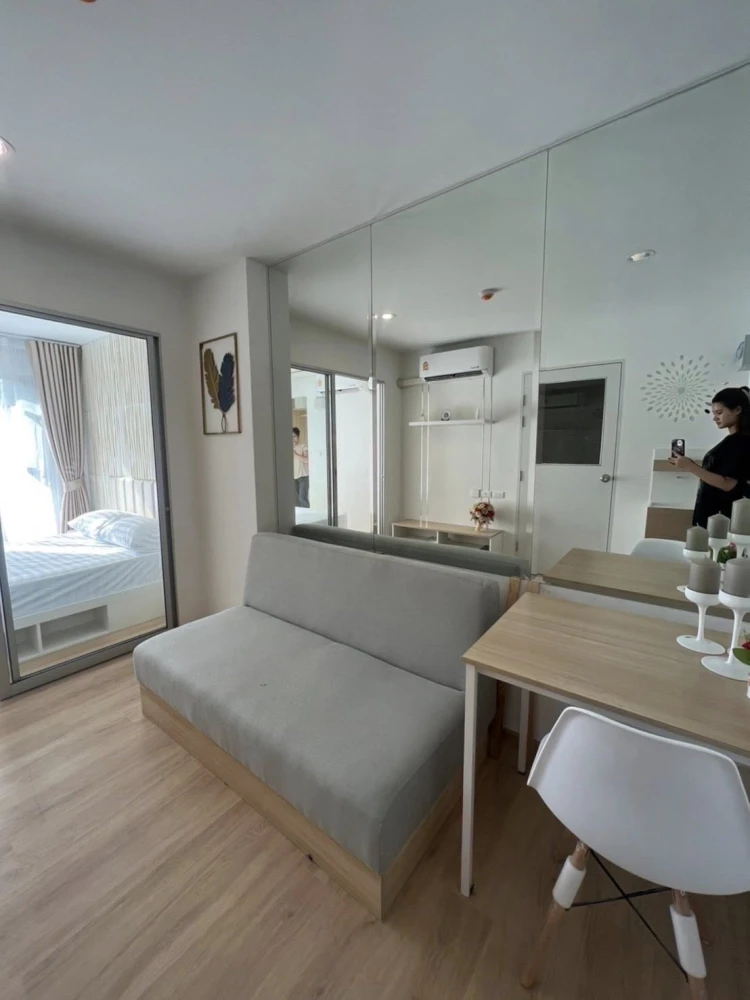 For rent: Sena Kit Chalongkrung-Lat Krabang, decorated with beautiful wallpaper, large wardrobe, comfortable bed