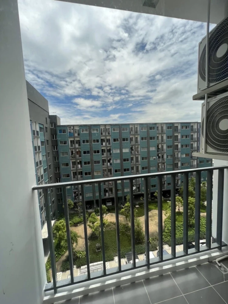 For rent: Sena Kit Chalongkrung-Lat Krabang, decorated with beautiful wallpaper, large wardrobe, comfortable bed