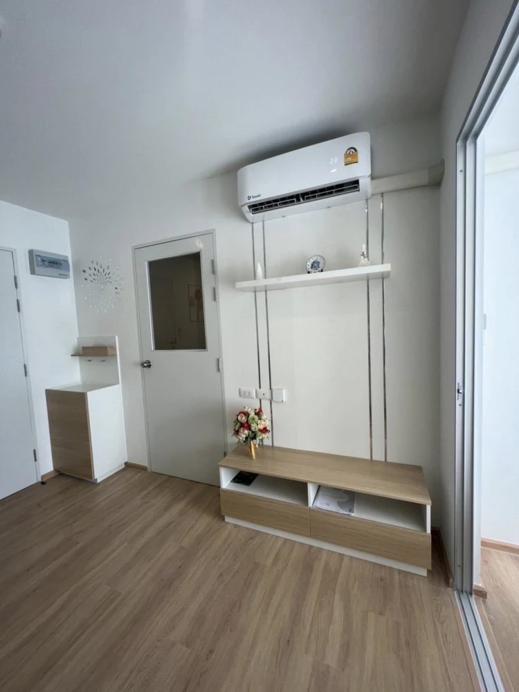 For rent: Sena Kit Chalongkrung-Lat Krabang, decorated with beautiful wallpaper, large wardrobe, comfortable bed