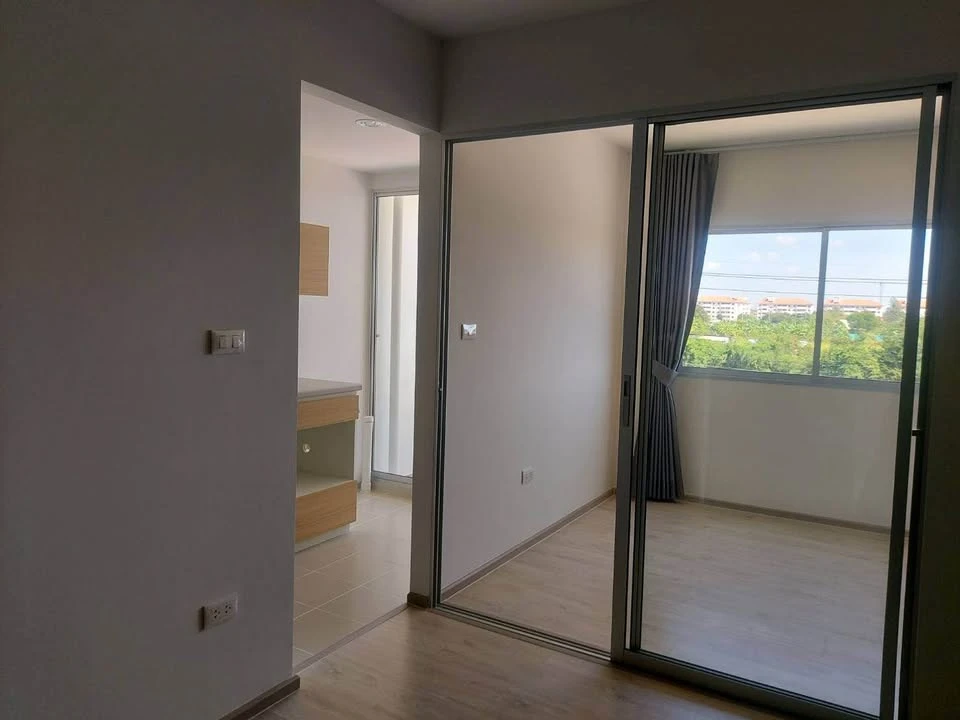 For rent: Sena Kit Westgate - Bang Bua Thong, Building A2, 1st floor, next to the fire exit. Behind the room there are many shady trees. Must book.
