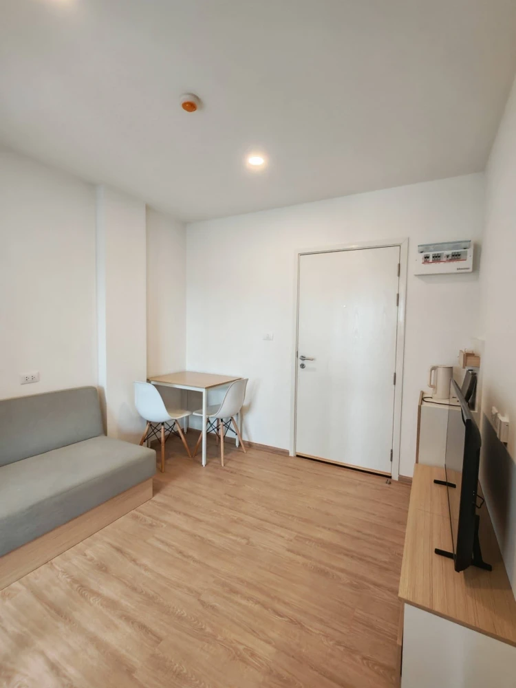 For rent: Sena Kit Bangna - Km. 29 (Building B5, 2nd floor). Separate living area and kitchen. Ready to move in.