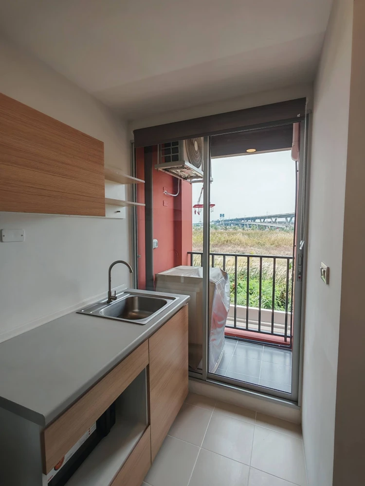For rent: Sena Kit Bangna - Km. 29 (Building B5, 2nd floor). Separate living area and kitchen. Ready to move in.