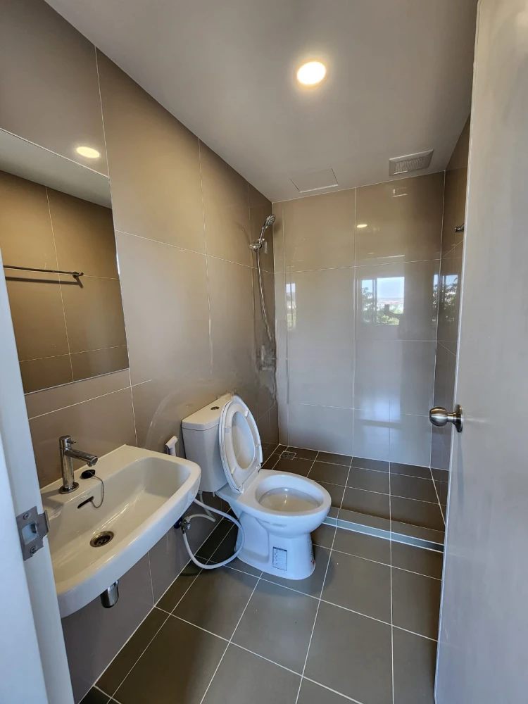 For rent: Sena Kit BTS Saphan Mai, 2nd floor, open view, cool breeze, divided into sections, move in now, don't hesitate.
