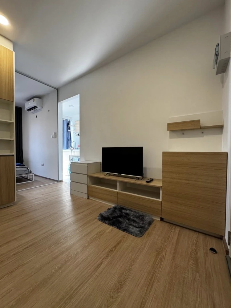 For rent: Sena Kit BTS Saphan Mai, Building A, 8th floor, corner unit. Beautiful room, ready to move in!