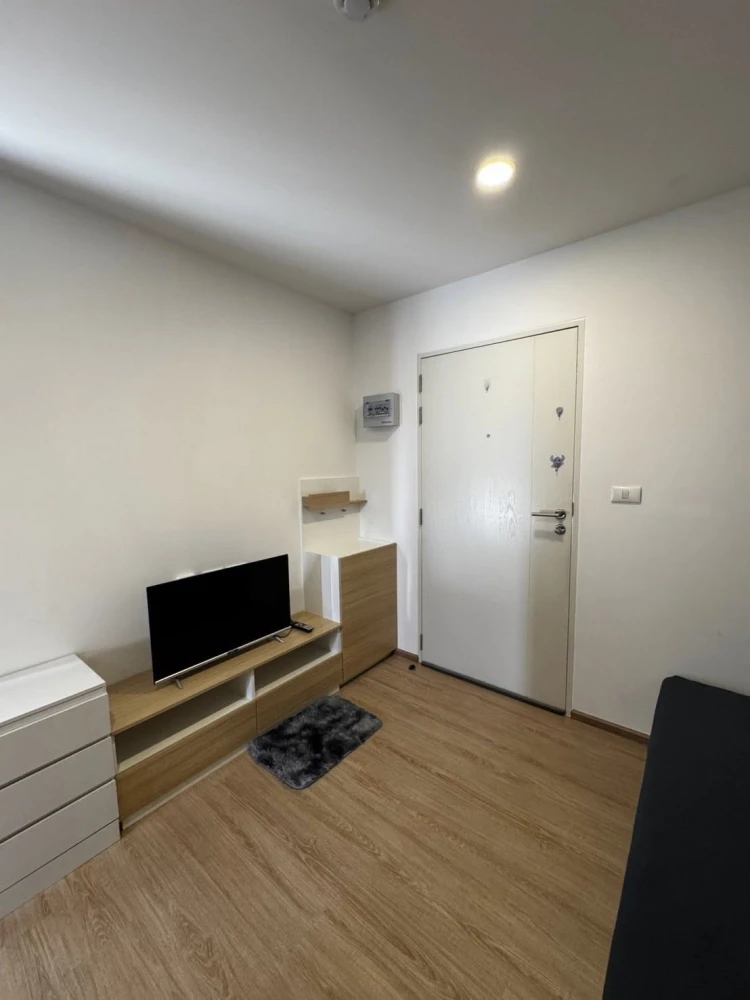 For rent: Sena Kit BTS Saphan Mai, Building A, 8th floor, corner unit. Beautiful room, ready to move in!