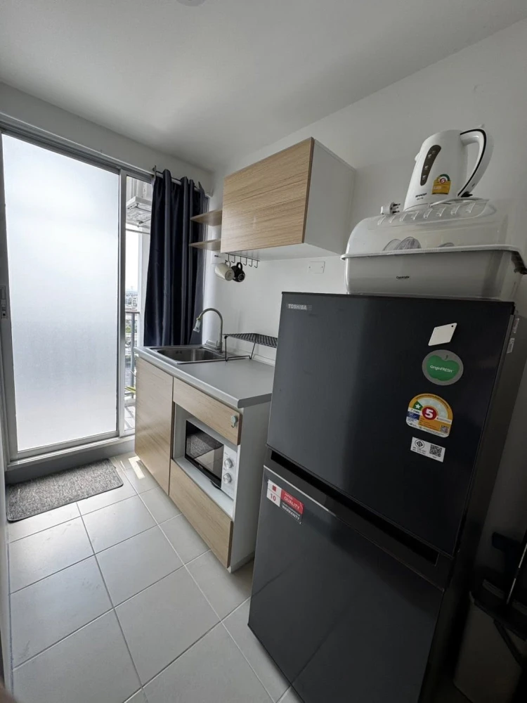 For rent: Sena Kit BTS Saphan Mai, Building A, 8th floor, corner unit. Beautiful room, ready to move in!