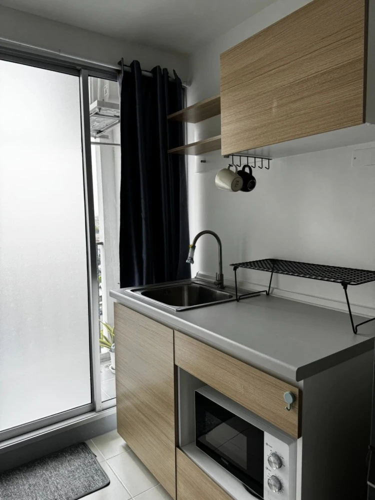 For rent: Sena Kit BTS Saphan Mai, Building A, 8th floor, corner unit. Beautiful room, ready to move in!