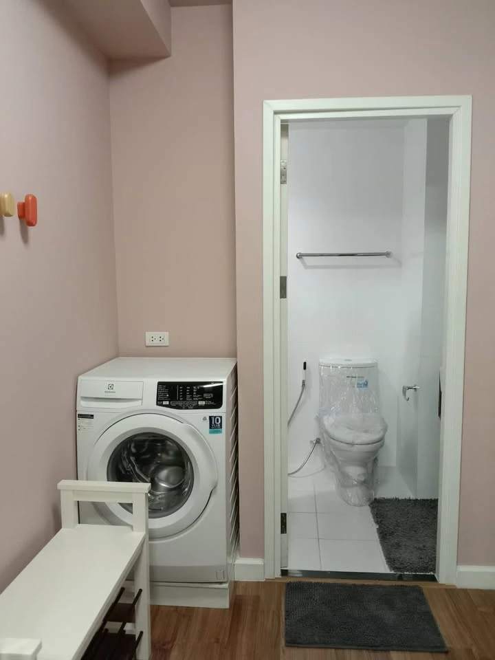 For rent: A Space Mee Ratchaprarop, separate rooms, well-divided zones, reasonable price, hurry and book now.