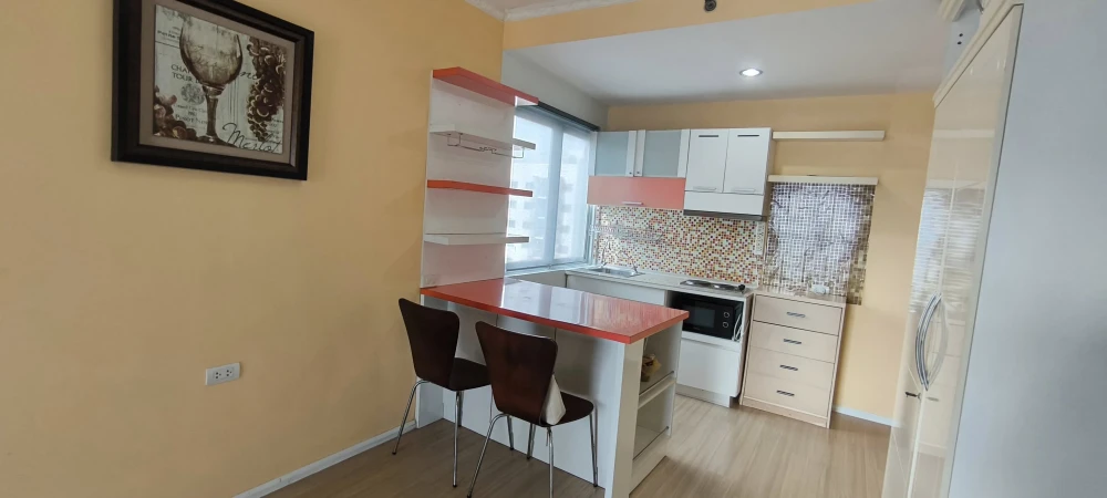For rent: A Space Asoke-Ratchada, corner room, size 49 sq m, fully furnished, clean room, storage space beside the bed, must book.
