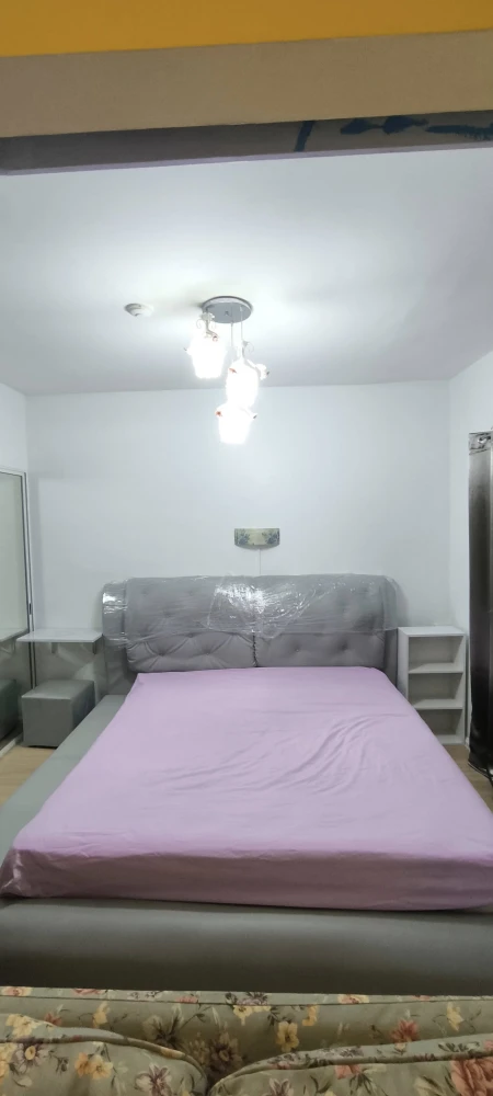 For rent: A Space Asoke-Ratchada, corner room, size 49 sq m, fully furnished, clean room, storage space beside the bed, must book.
