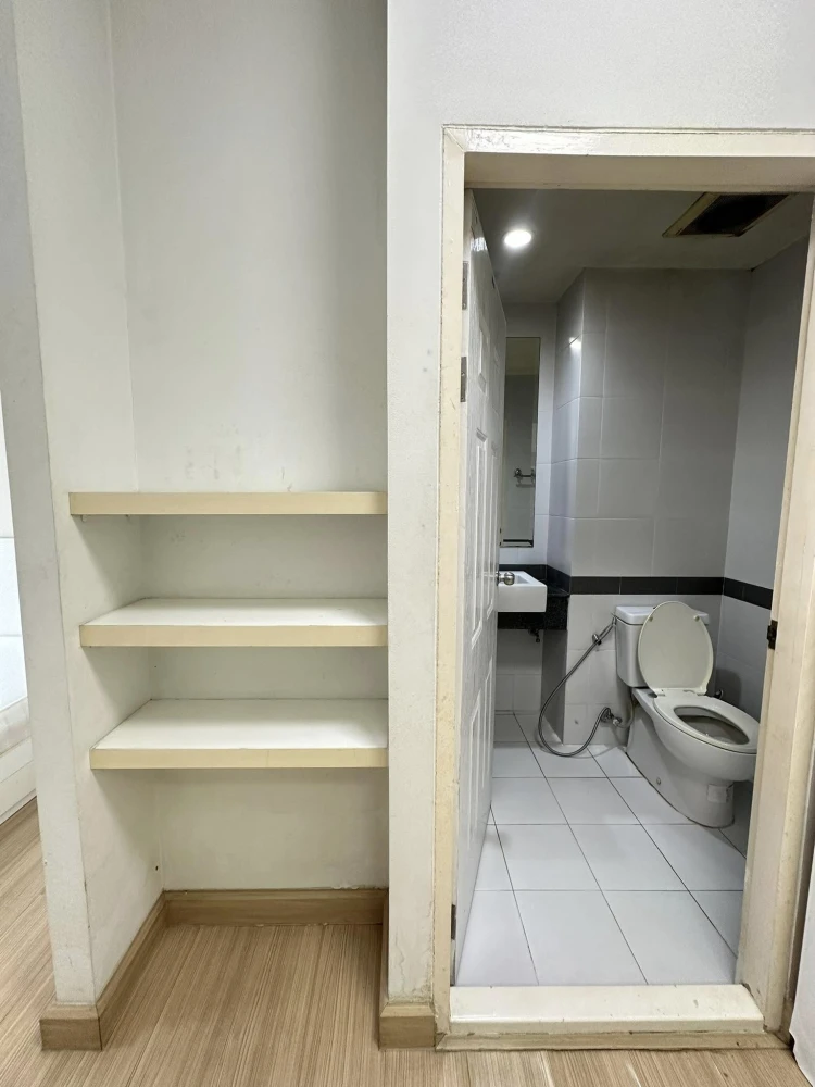 For rent: A Space Asoke-Ratchada, studio room, 6th floor, fully furnished, hurry and reserve now!