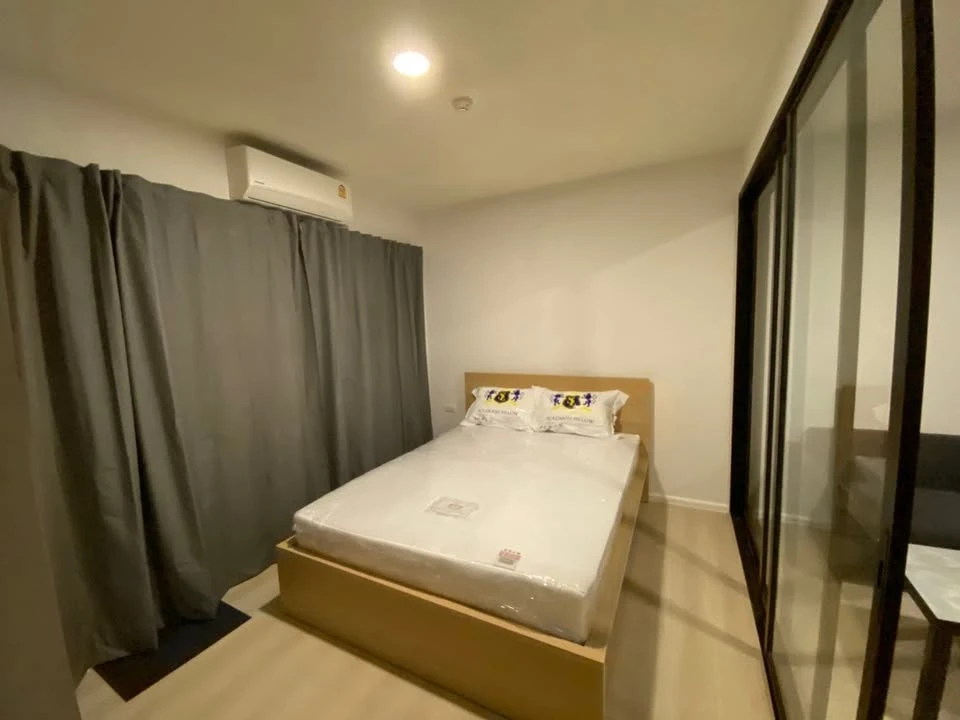 For rent: A Space Mega, corner room, near the elevator, private zone, very quiet, good quality furniture and appliances.