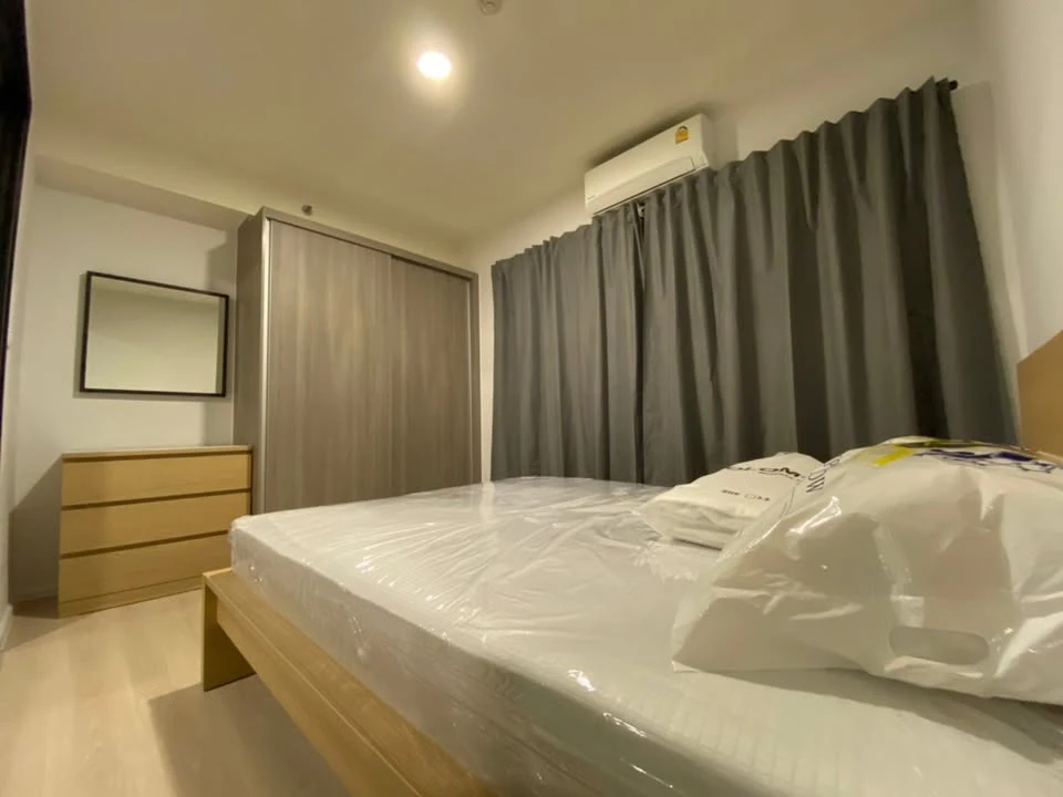For rent: A Space Mega, corner room, near the elevator, private zone, very quiet, good quality furniture and appliances.