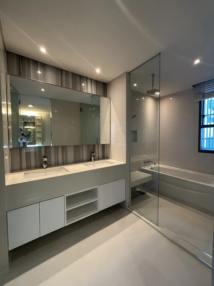 For rent: Aqua Residence Sukhumvit 49, large room, comfortable, lots of usable space, if you don't book, you'll regret it later.