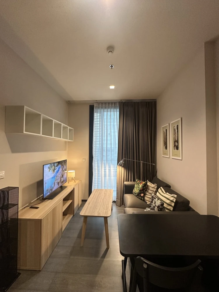 For rent: Edge by Sansiri Sukhumvit 23, a condo in the heart of Sukhumvit. Ready to move in, fully furnished with appliances.