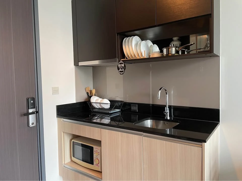 For rent: Edge by Sansiri Sukhumvit 23, 2nd floor, unobstructed view, Fully Furnished, with amenities all around, must book.