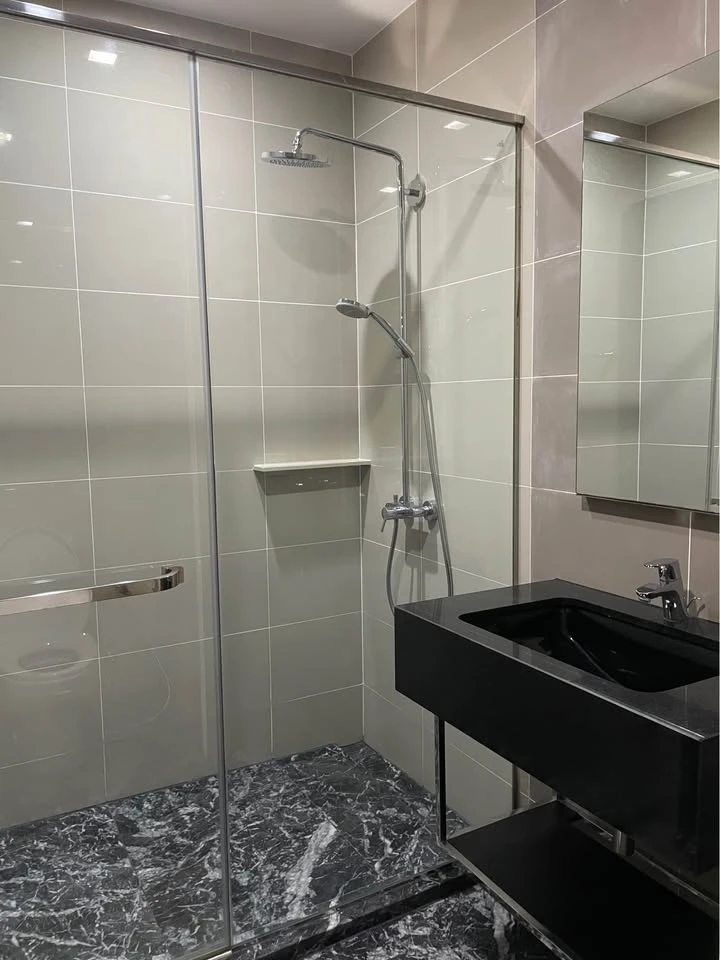 For rent: Edge by Sansiri Sukhumvit 23, 2nd floor, unobstructed view, Fully Furnished, with amenities all around, must book.