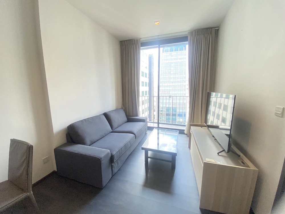 For rent: Edge by Sansiri Sukhumvit 23, 21st floor, city view, spacious room, comfortable, fully furnished, reserve now.