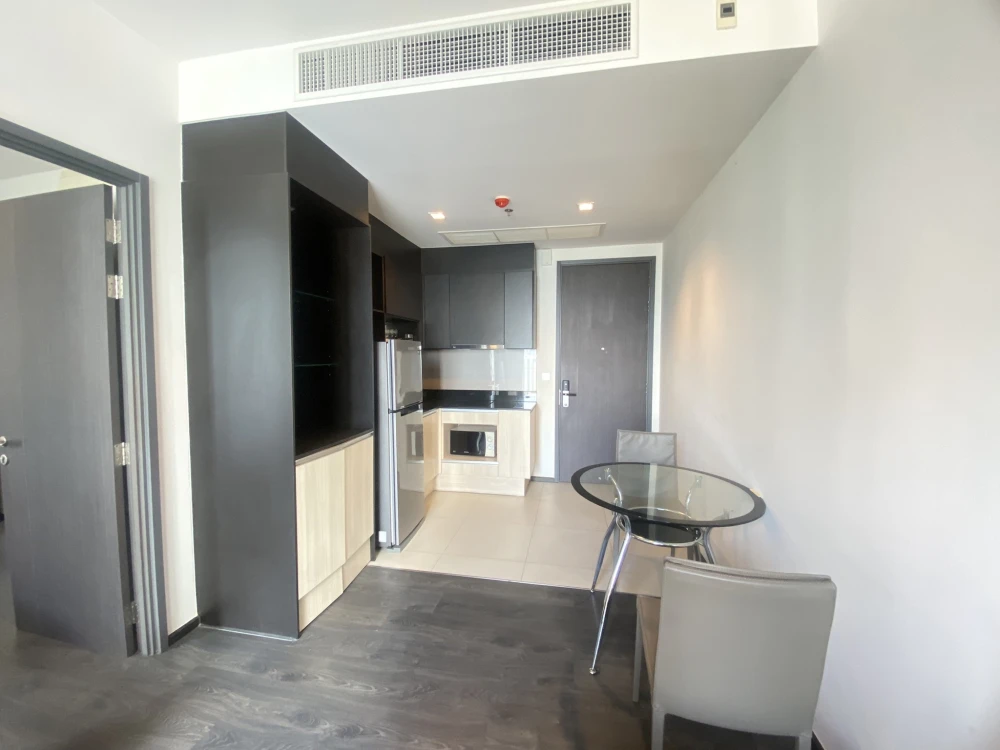 For rent: Edge by Sansiri Sukhumvit 23, 21st floor, city view, spacious room, comfortable, fully furnished, reserve now.