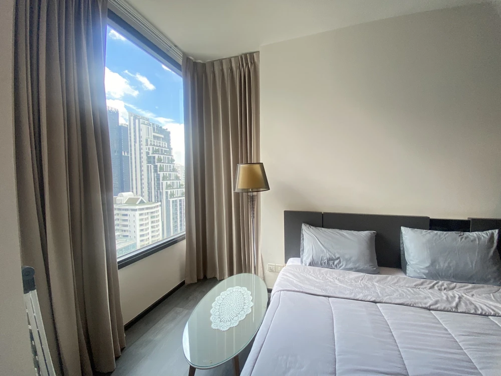 For rent: Edge by Sansiri Sukhumvit 23, 21st floor, city view, spacious room, comfortable, fully furnished, reserve now.